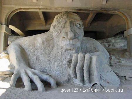 Памятники героям мультфильмов (фото 6)