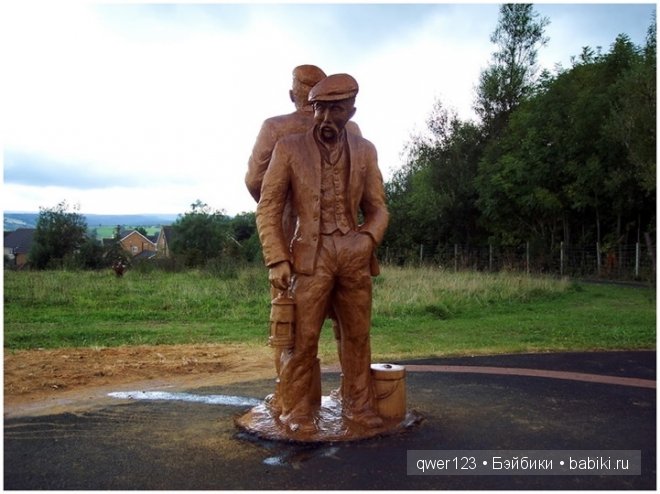 Скульптуры из пней от Художника Томми Краггс (Tommy Craggs)