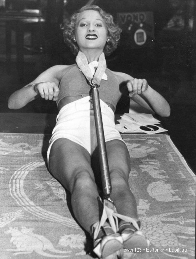 Удивительные и немного шокирующие процедуры в ретро-фото салонов красоты 1930-40гг (фото 10)