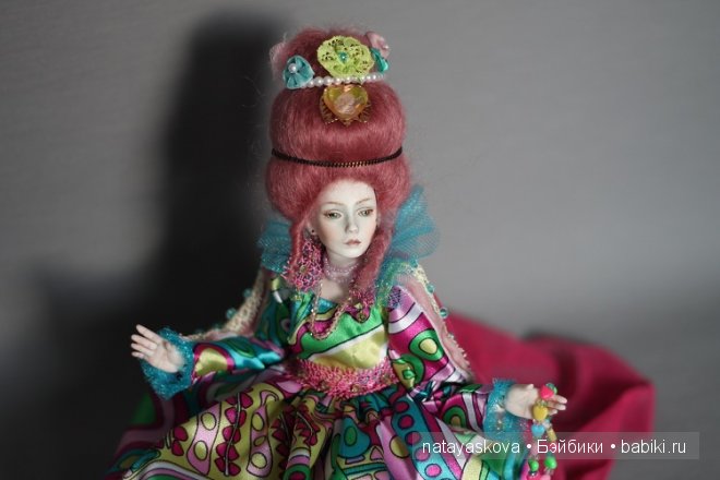 Фарфоровая шарнирная кукла "Червонная королева из страны чудес", Natasha Yaskova | Бэйбики Фарфоровая шарнирная кукла "Червонная королева из страны чудес", Natasha Yaskova (фото 2)