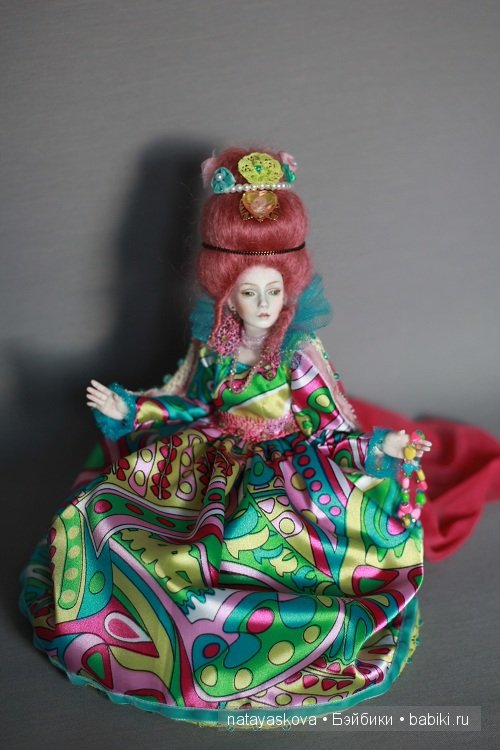 Фарфоровая шарнирная кукла Червонная королева из страны чудес, Natasha Yaskova