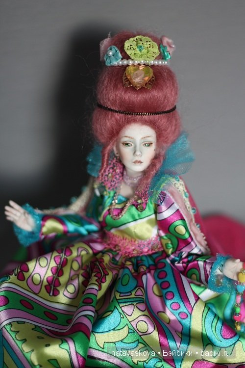 Фарфоровая шарнирная кукла "Червонная королева из страны чудес", Natasha Yaskova | Бэйбики Фарфоровая шарнирная кукла "Червонная королева из страны чудес", Natasha Yaskova (фото 4)