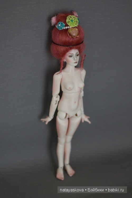 Фарфоровая шарнирная кукла Червонная королева из страны чудес, Natasha Yaskova