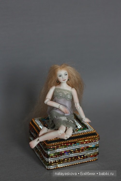 Новые малышки масштаба 1/12. Фарфоровые куклы (фото 10)