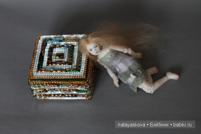 Новые малышки масштаба 1/12. Фарфоровые куклы