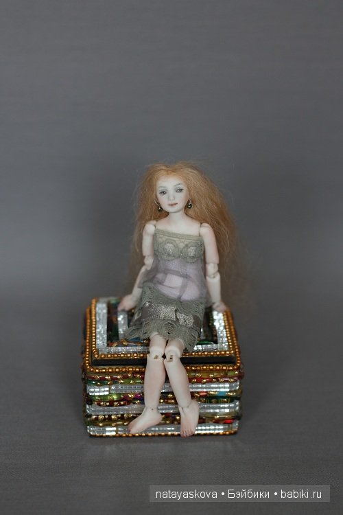 Новые малышки масштаба 1/12. Фарфоровые куклы (фото 9)