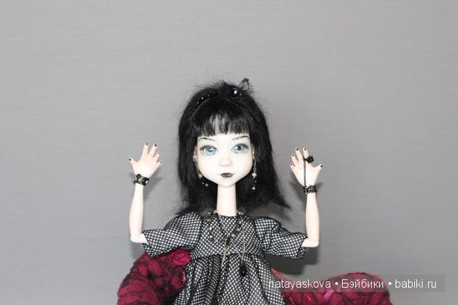 Мечтательница и Gothic Girl. Авторские фарфоровые куклы (фото 8)