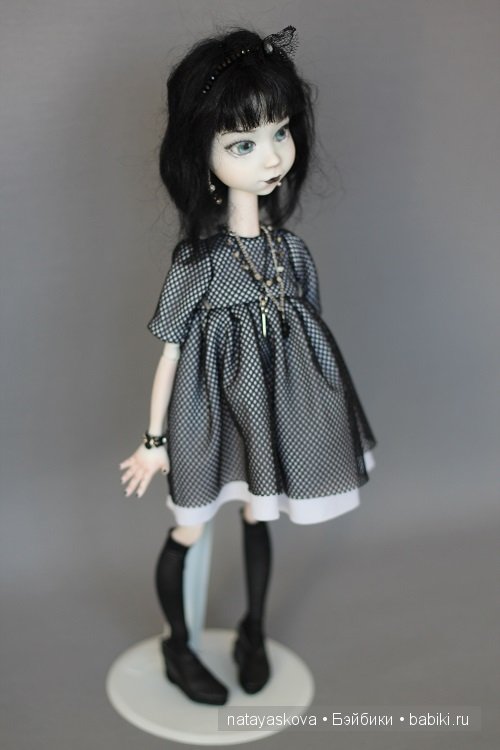 Мечтательница и Gothic Girl. Авторские фарфоровые куклы (фото 7)