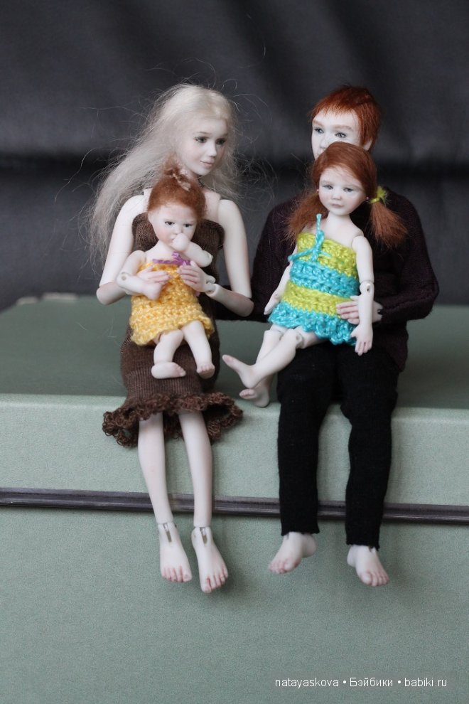 Маленькая фарфоровая семья масштаба 1:12