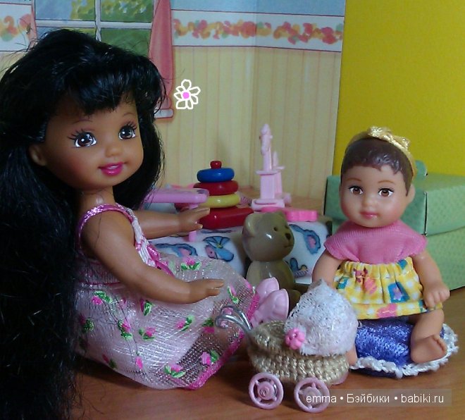 Как девчонки в дочки-матери играли