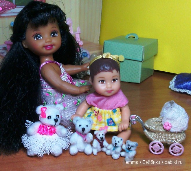 Как девчонки в дочки-матери играли