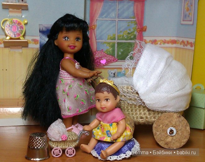 Как девчонки в дочки-матери играли