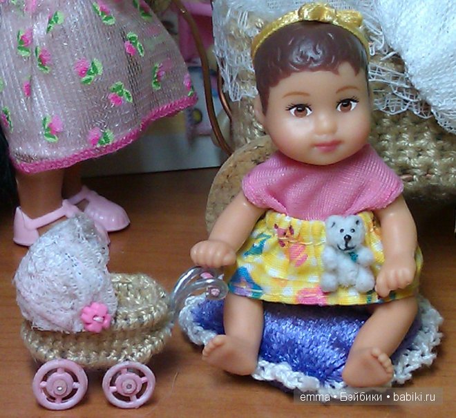 Как девчонки в дочки-матери играли