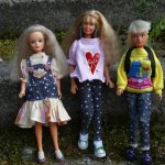 Девочки гуляют