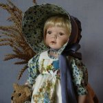 Люси приоделась