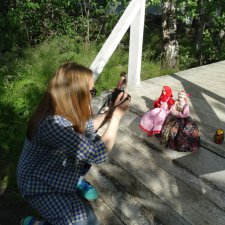 С куклами на природе