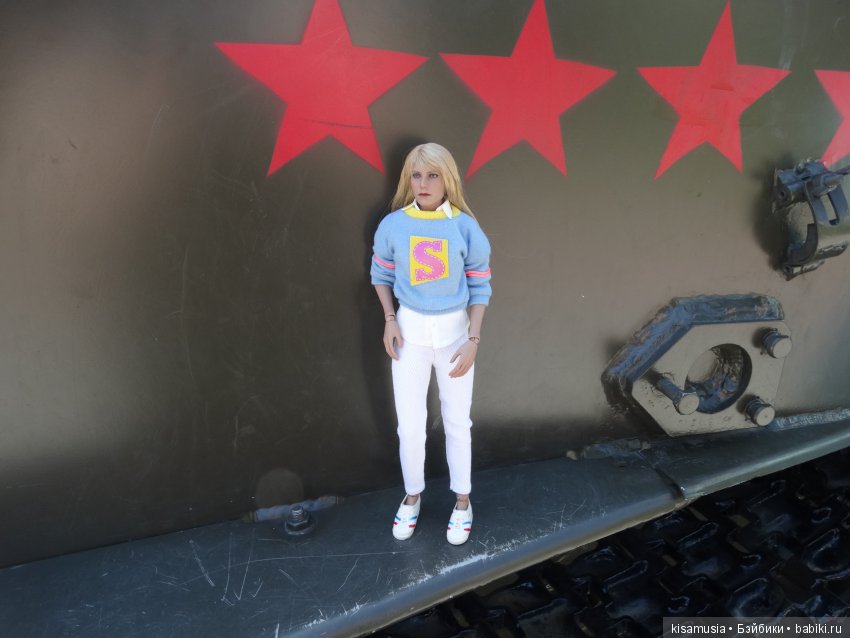 Пеппер гуляет по городу | Бэйбики Пеппер гуляет по городу — Коллекционные фигурки Hot Toys (Хот Тойс) 1:6: фото (фото 4)