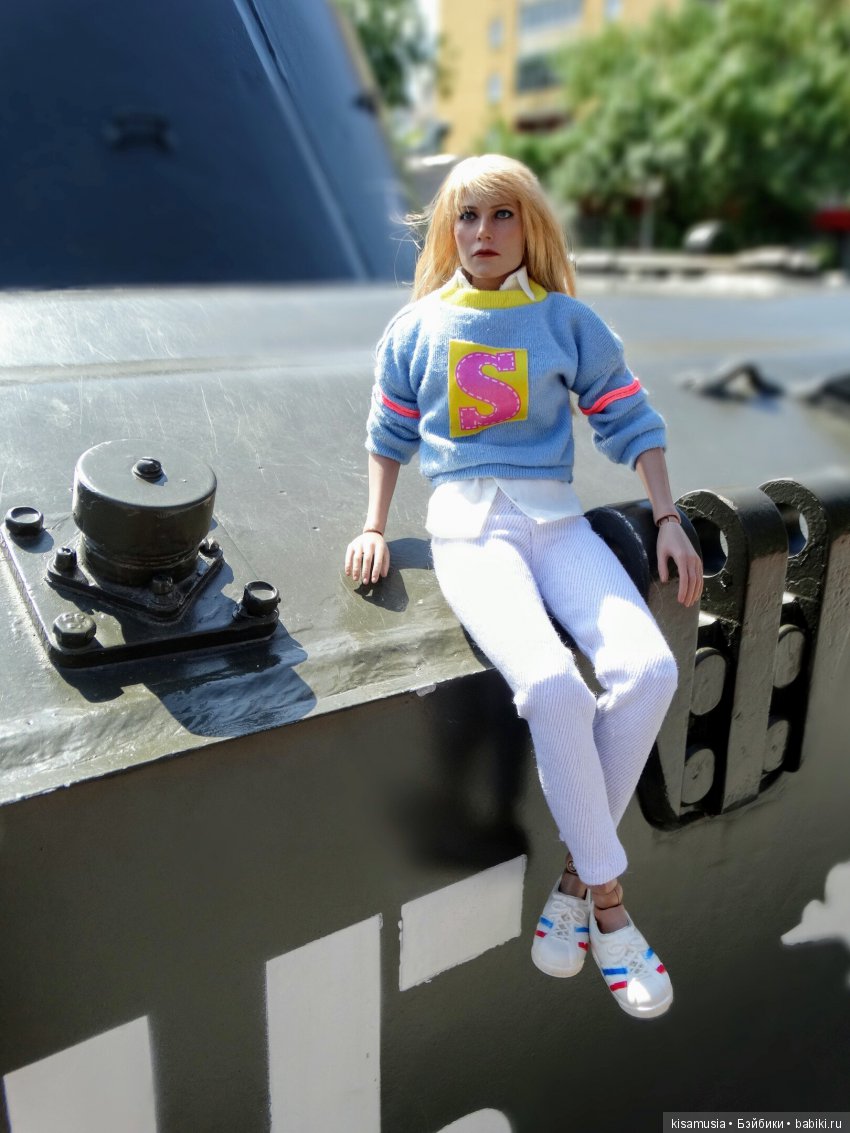 Пеппер гуляет по городу | Бэйбики Пеппер гуляет по городу — Коллекционные фигурки Hot Toys (Хот Тойс) 1:6: фото (фото 3)