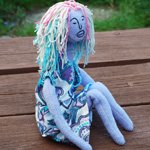 Клаудиа - печальная текстильная голубая кукла с очень мягким характером