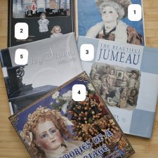 Книги об антикварных куклах и игрушках в ассортименте