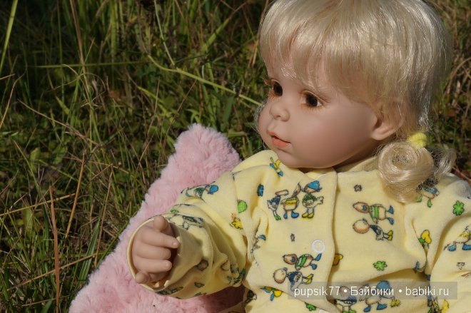 Три маленькие девочки-сестрички: милая кареглазка, девочка в красном и малышка вафелька, куколки фирмы Adora (фото 3)