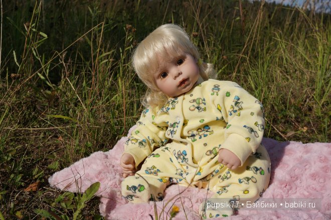 Три маленькие девочки-сестрички: милая кареглазка, девочка в красном и малышка вафелька, куколки фирмы Adora (фото 2)