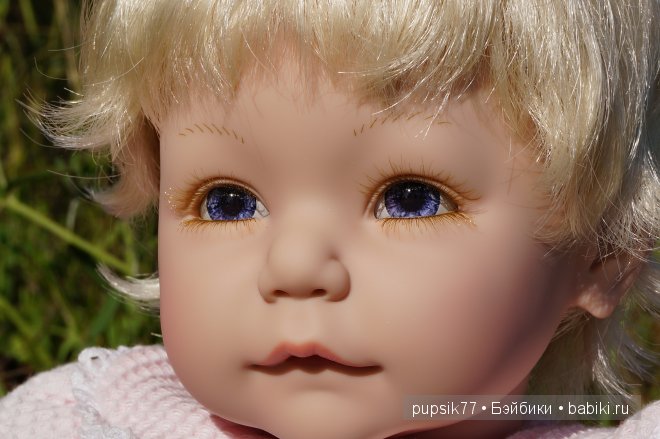 Три маленькие девочки-сестрички: милая кареглазка, девочка в красном и малышка вафелька, куколки фирмы Adora