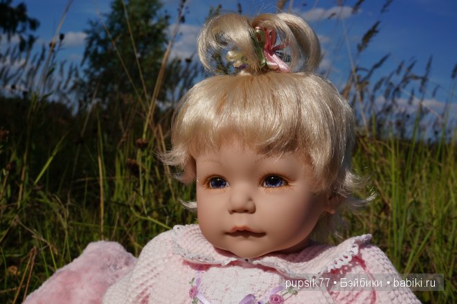 Три маленькие девочки-сестрички: милая кареглазка, девочка в красном и малышка вафелька, куколки фирмы Adora