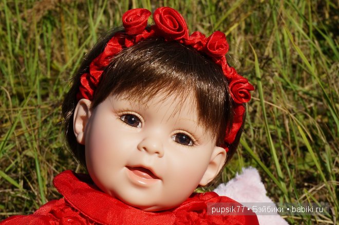 Три маленькие девочки-сестрички: милая кареглазка, девочка в красном и малышка вафелька, куколки фирмы Adora (фото 7)