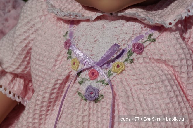 Три маленькие девочки-сестрички: милая кареглазка, девочка в красном и малышка вафелька, куколки фирмы Adora