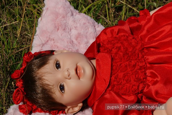 Три маленькие девочки-сестрички: милая кареглазка, девочка в красном и малышка вафелька, куколки фирмы Adora (фото 9)