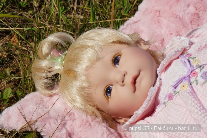 Три маленькие девочки-сестрички: милая кареглазка, девочка в красном и малышка вафелька, куколки фирмы Adora (фото 10)