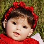 Три маленькие девочки-сестрички: милая кареглазка, девочка в красном и малышка вафелька, куколки фирмы Adora