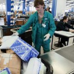 Почему задерживают международные посылки?