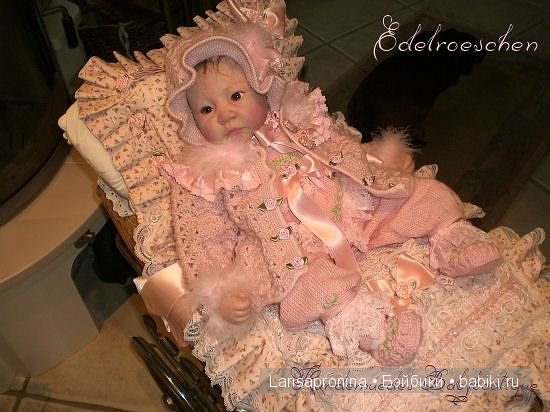 Красивая вязаная одежда для реборняток