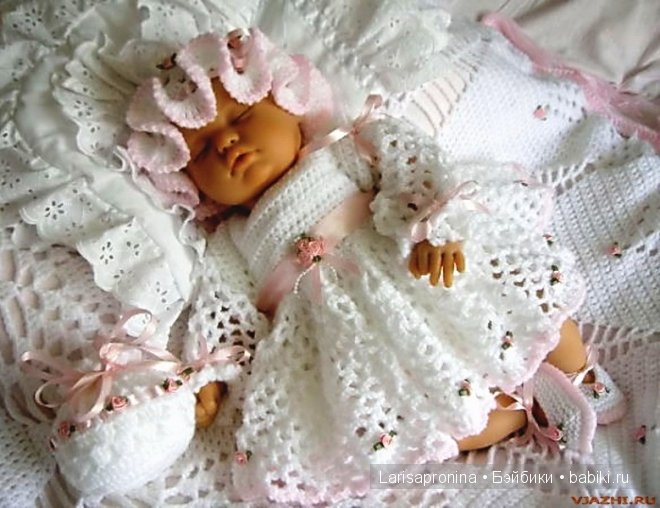 Красивая вязаная одежда для реборняток (фото 3)