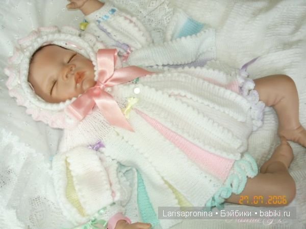 Красивая вязаная одежда для реборняток