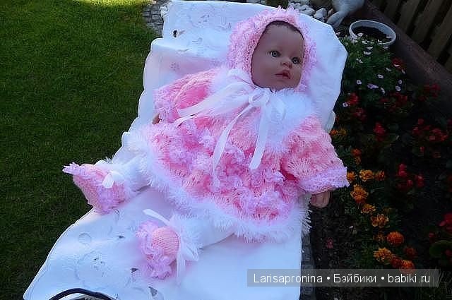 Красивая вязаная одежда для реборняток (фото 7)