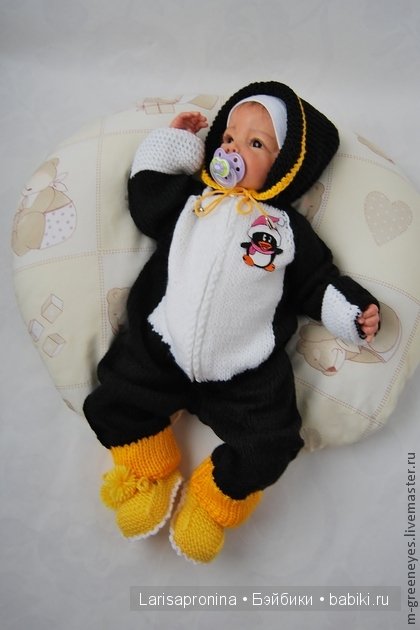 Красивая вязаная одежда для реборняток