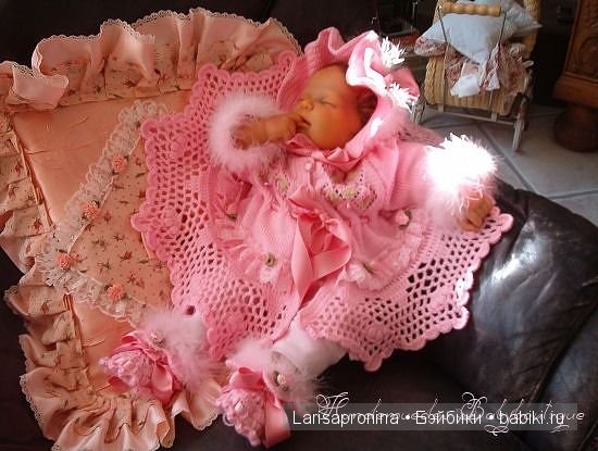 Красивая вязаная одежда для реборняток - 2 (фото 10)