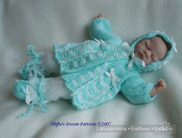 Красивая вязаная одежда для реборняток - 2 (фото 7)