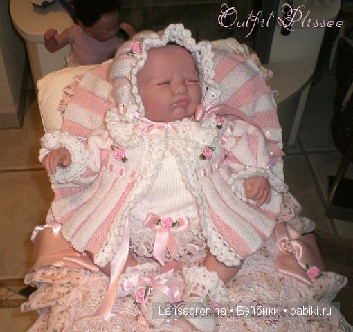 Красивая вязаная одежда для реборняток - 2 (фото 3)