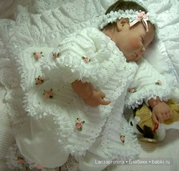 Красивая вязаная одежда для реборняток - 2 (фото 5)