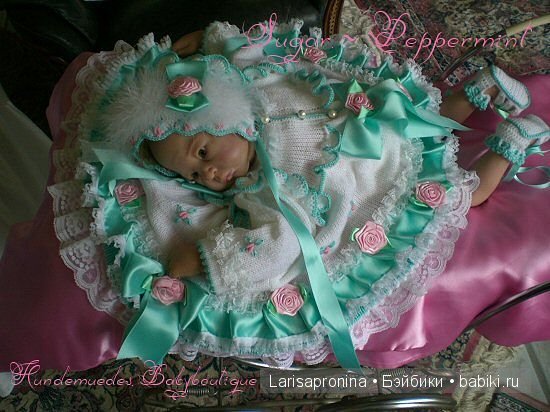 Красивая вязаная одежда для реборняток - 2 (фото 2)