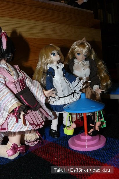 Кружит земля, как в детстве карусель