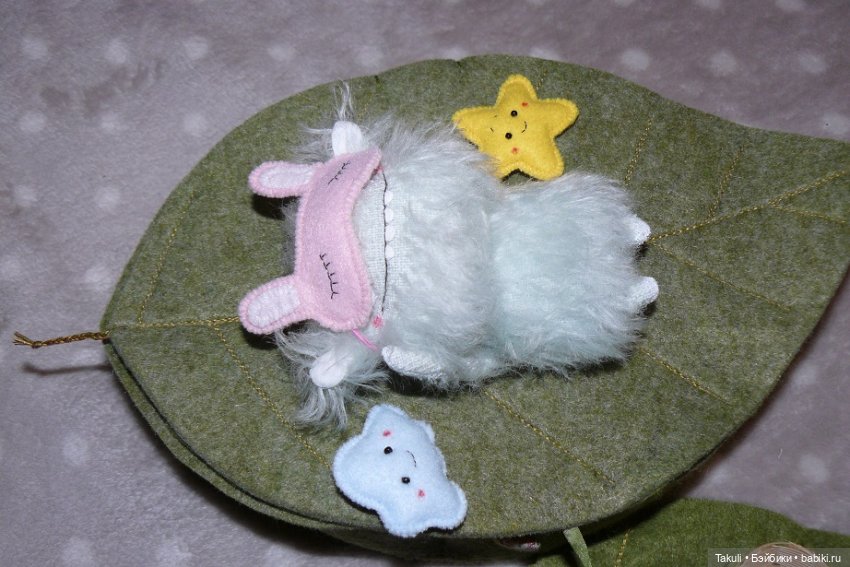 И под каждым им кустом был готов и стол, и дом