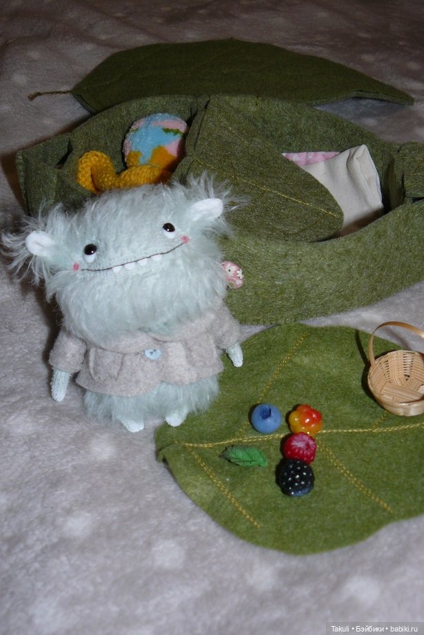 И под каждым им кустом был готов и стол, и дом