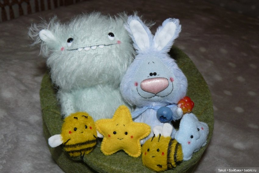 И под каждым им кустом был готов и стол, и дом