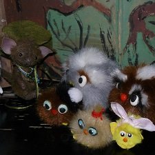 Осень, под ногами листики шуршат... Нужно поискать проворных шелестят.