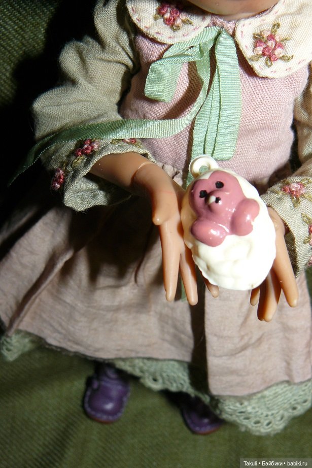 Наступила весна, пора разбирать елочку